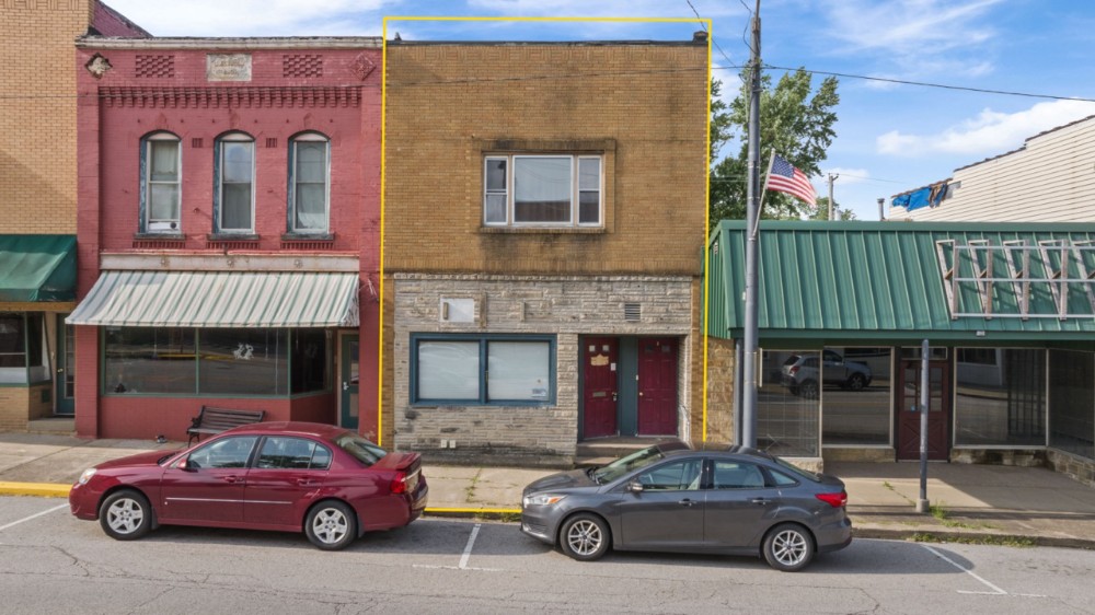 Commercial Retail/Office Building With Second Story Apartment Dalton
